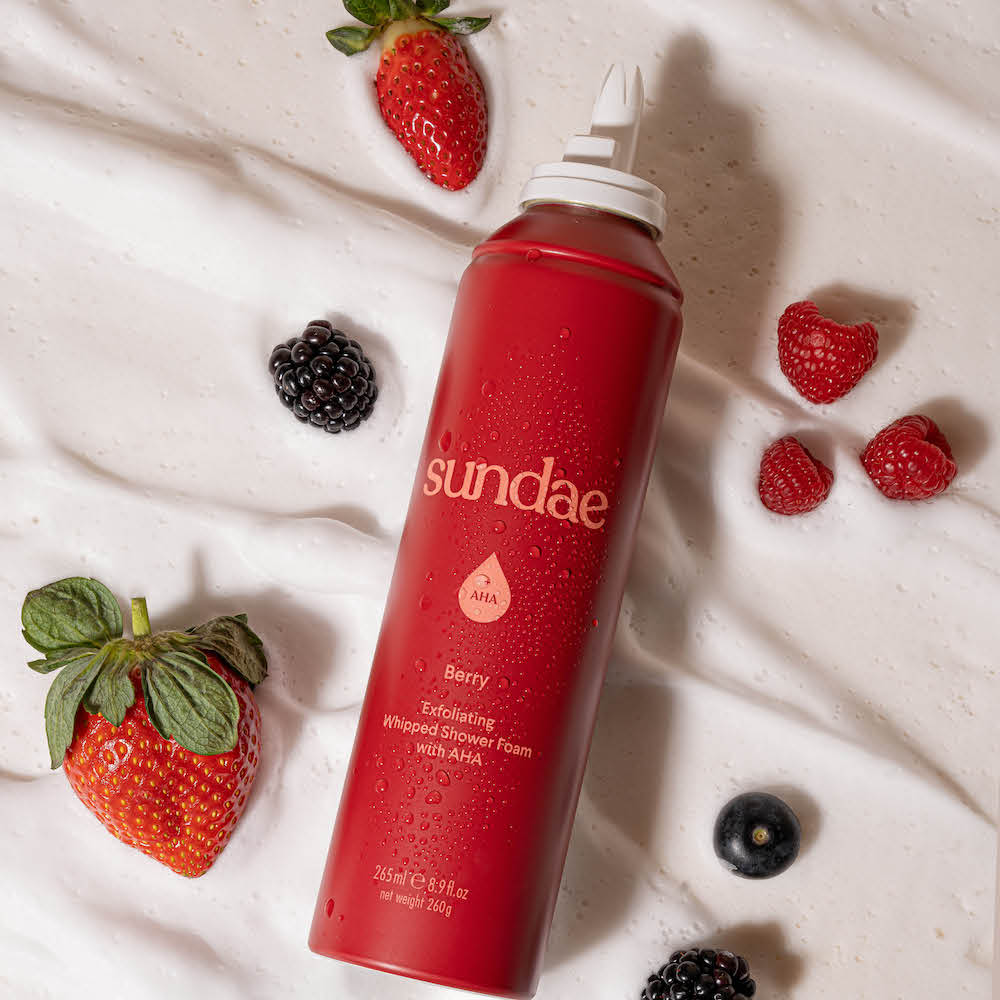 Gel douche exfoliant AHA Sundae Body Berry aux fruits rouges – visuel 4