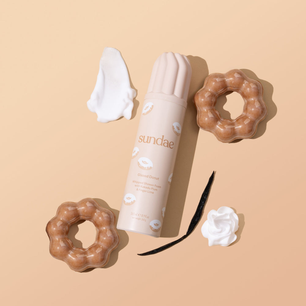 Gel douche moussant Glazed Donut Sundae Body avec donuts sur fond beige